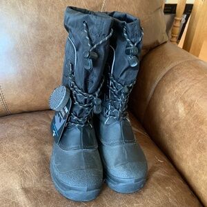 Baffin Winter Boots NEW! boys size 6